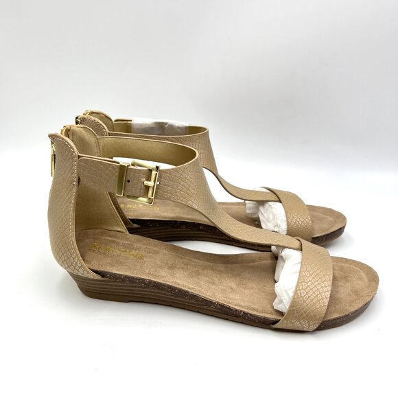 Kenneth Cole Reaction Womens 7.5M Great Gal Soft Gold Low Wedge Sandals Shoes - Picture 1 of 13
